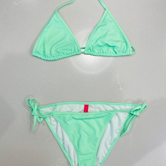 NEW Victoria's Secret Bikini Set, Size Medium - Picture 1 of 10